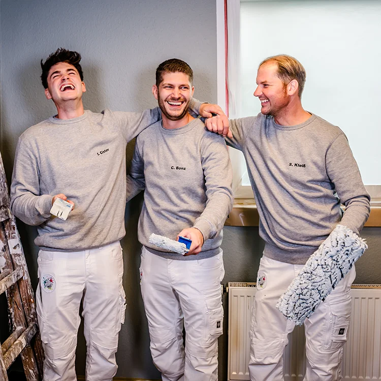 Christoph Bonz der Firma Malermeister Zensen aus Euskirchen mit zwei Mitarbeitern, welche Spaß bei der Arbeit und ein starkes Team sind.